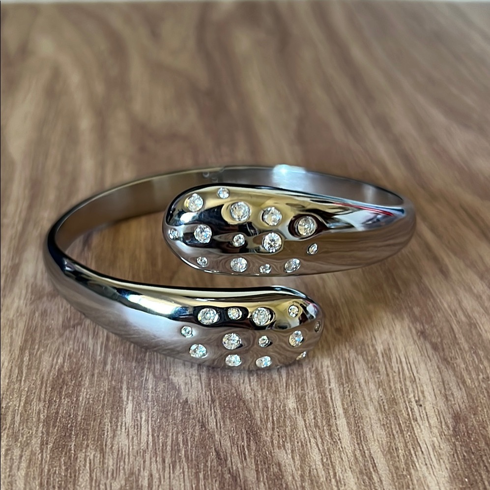 Silver Tone Cuff Bracelet 52$